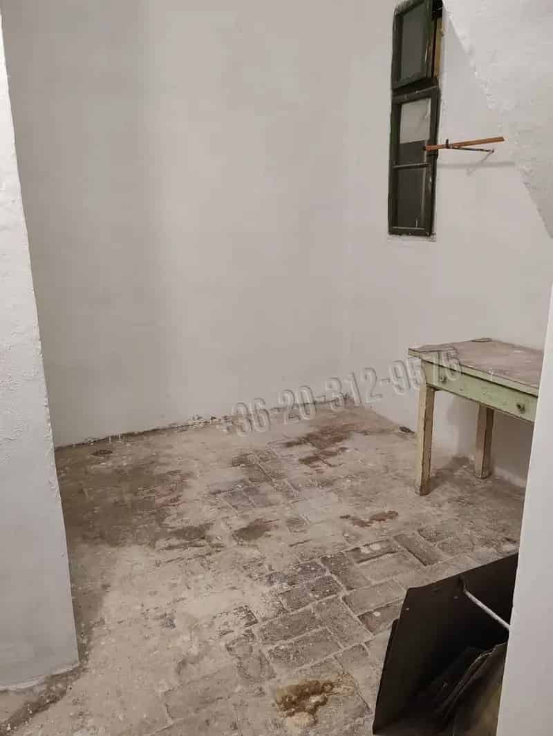 84 m2-es felujítandó házrész Békéscsaba belvárosában