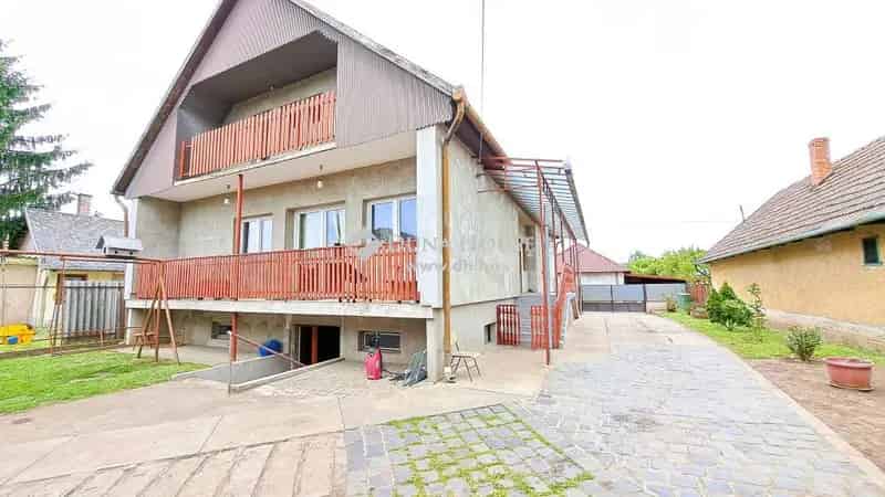 Zsámboki családi ház eladó napelemekkel nagy telekkel