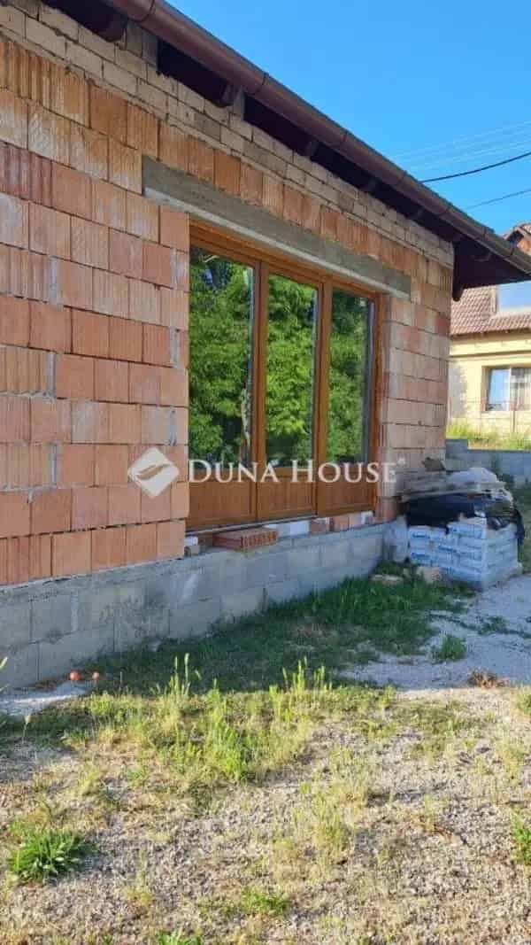 66nm-es téglalakás eladó Ösküön