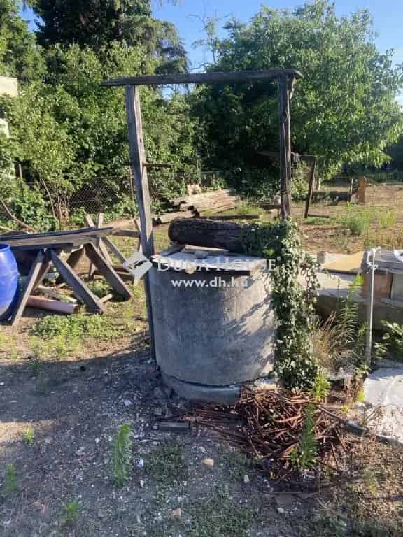 Gyál csendes telek eladó családi házhoz 642 nm