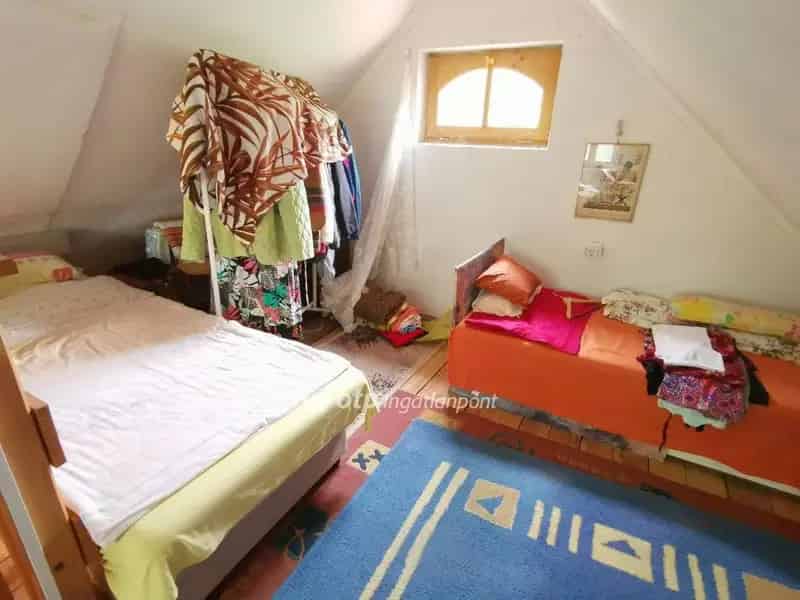 Dömsödön eladó 52m2-es tégla házikó 354m2-es telken