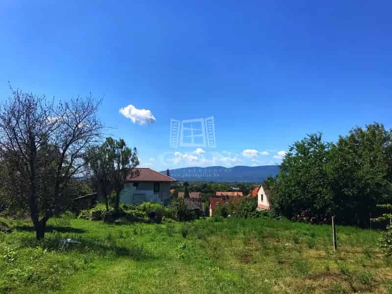 Váci panorámás telek eladó Deákváron
