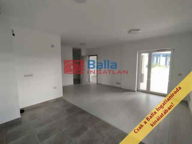 Budapest XIII Kerulet Cserhalom utca 52m2 2 szobas teraszos kertes lakás