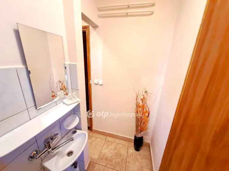 Szolnok Belváros 200m2 Háromszintes Családi Ház Eladó