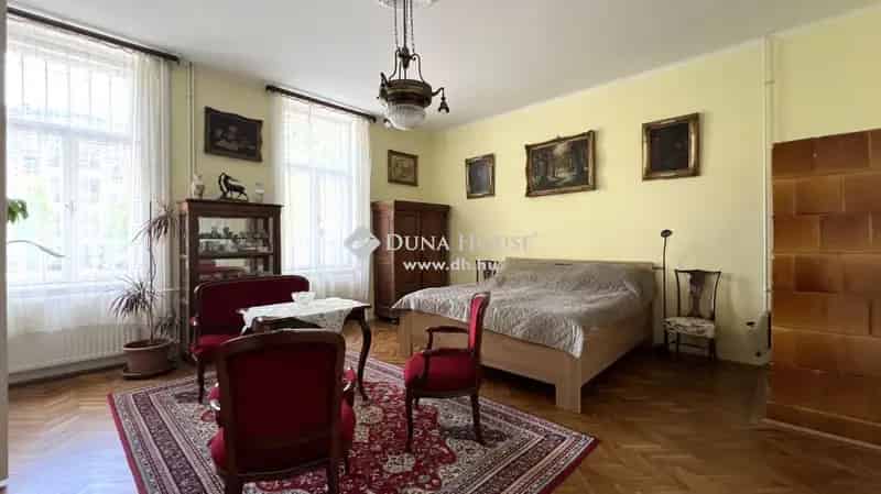 Győr Radnóti utca - Két különálló lakás eladó