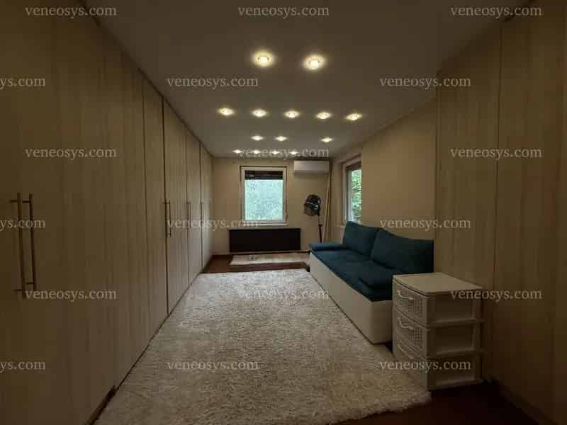 Napelemes családi ház eladó, Vincellér legszebb részén!