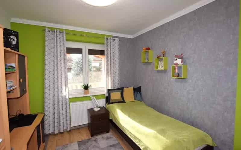 Mikepércs 142 nm-es családi ház 960 nm-es telken eladó
