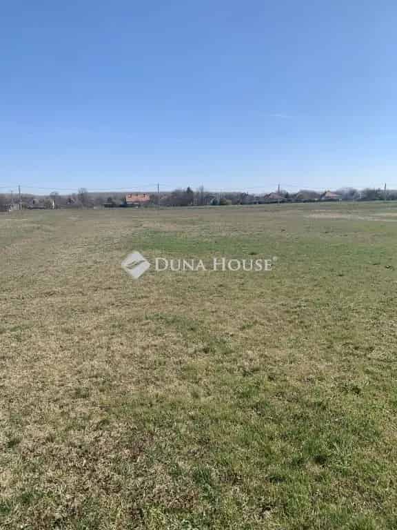 1330 m² Gerjeni Építési Telek Paks Közelében