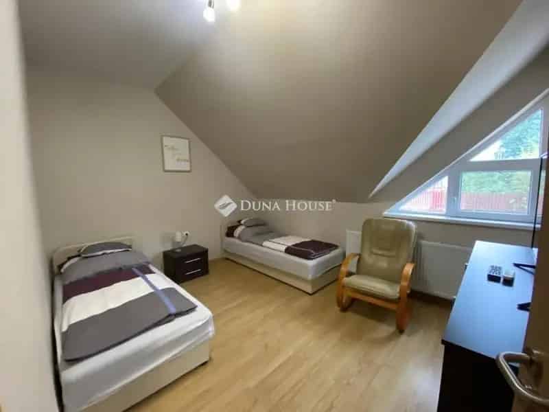 Balatonfűzfői apartmanház eladó 11 apartmannal