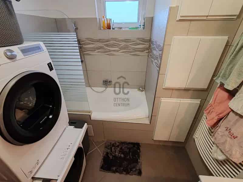 Győr - 95 nm-es 3 szobás liftes tégla lakás eladó garázzsal