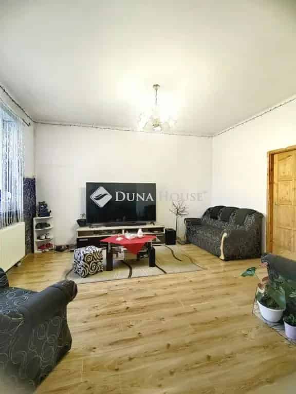80m2-es felújított családi ház eladó Nagymányokon