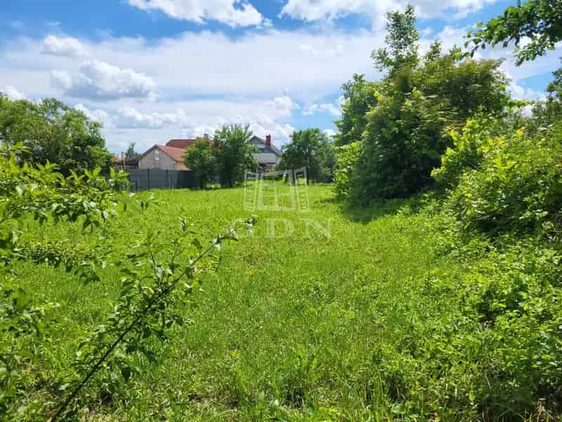 1296 m2-es beépítetlen terület eladó Tanakajd csendes utcájában