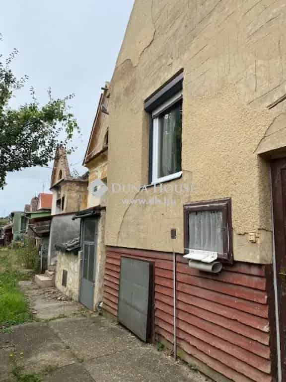 Felujítandó sorház Pécs Vasason