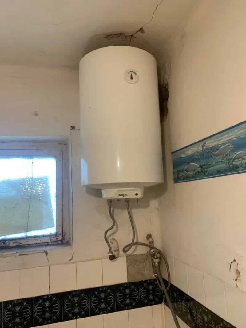 Besenyőtelek 90nm-es felújított családi ház 1633nm-es telken