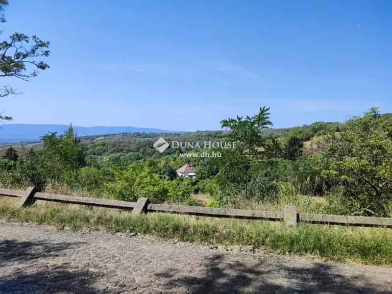 Váci zártkerti telek eladó - panorámás, 1738 m2