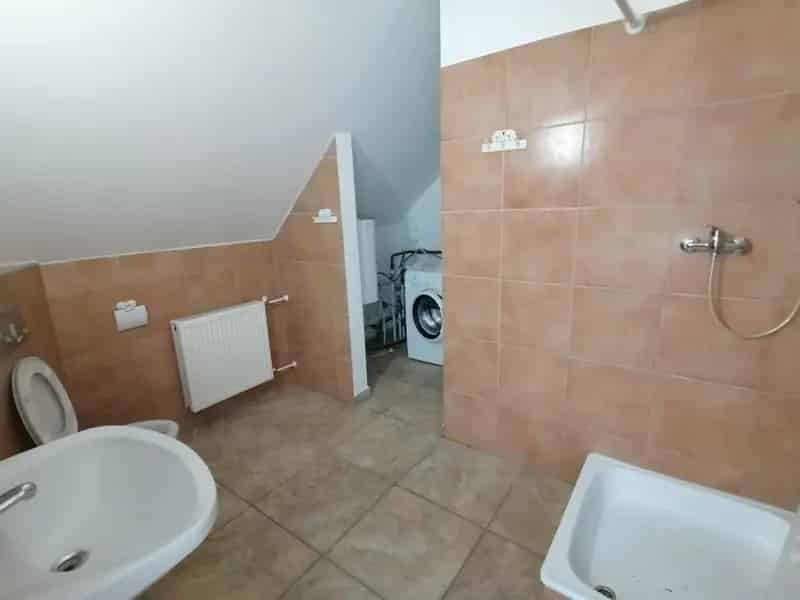Elado Etterem Ivancsan 5 Szobas Tetori Apartmannal