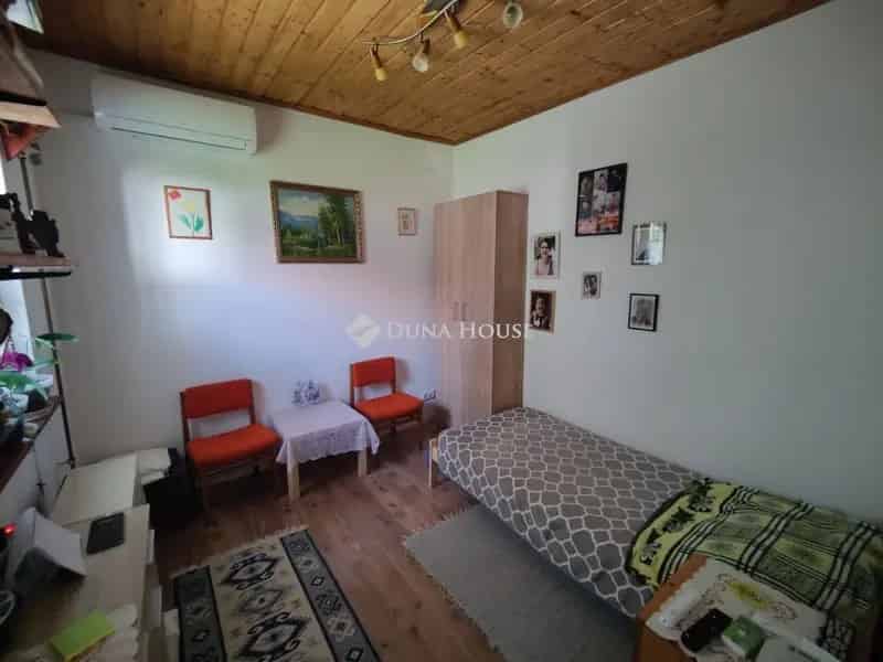 Úri ház eladó - 2 generációs, új villany- vízvezetékkel