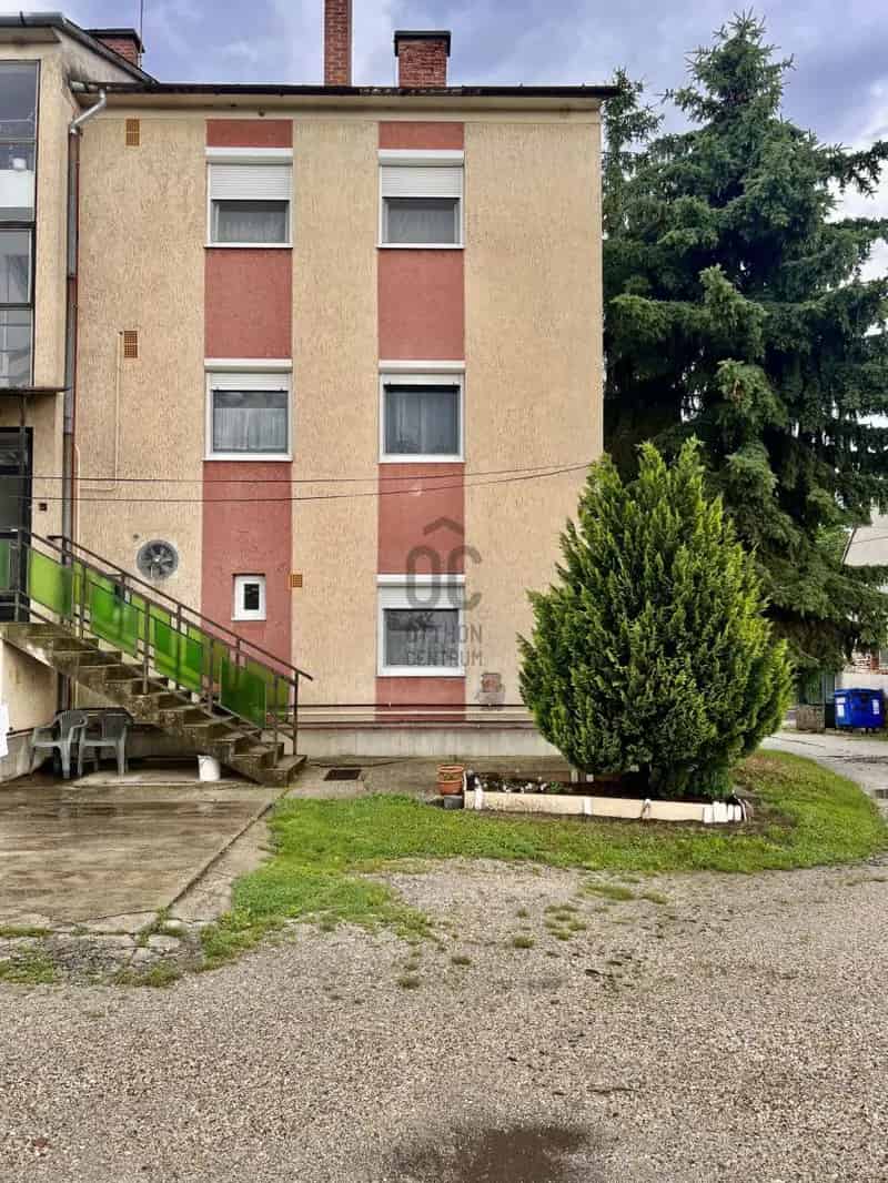 97 nm-es üzlethelyiség eladó kiváló parkolási lehetőséggel