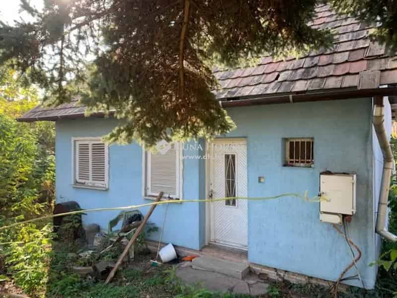 24 nm-es téglaház Tata Benczúr Gyula úton 967 nm telekkel