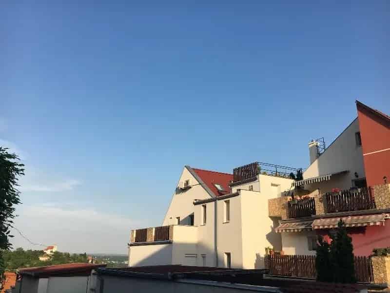 Pécsi Mecsekoldali 61 nm-es Felújított Kertes Lakás Garázzsal