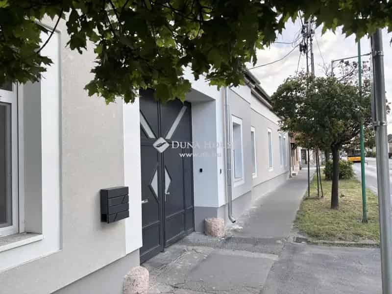 Esztergom 36m2-es Felújított Tégla Lakás Kiadó