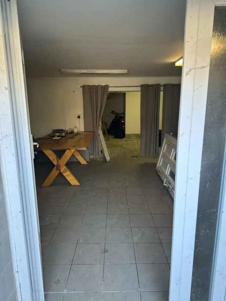 Városföldön 1699 m2-es telek eladó 120 m2-es pincével