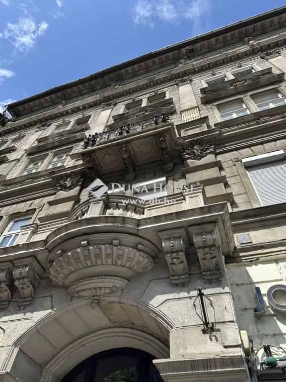 6 Kerulet 56 nm-es Tegla Lakas Felujitandó Lifttel Belso Kertes Kilatas