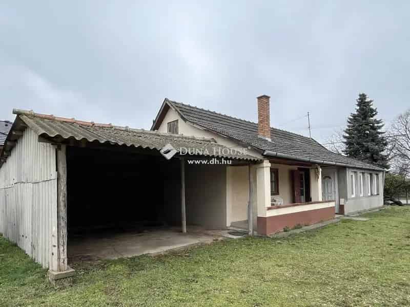 Tápiószentmárton Családi ház eladó 50m2 898m2 telekkel