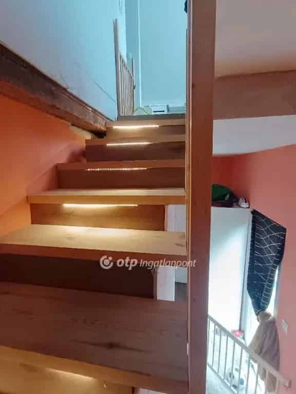 Felujitott 2 szintes haz Szigethalmon 54m2