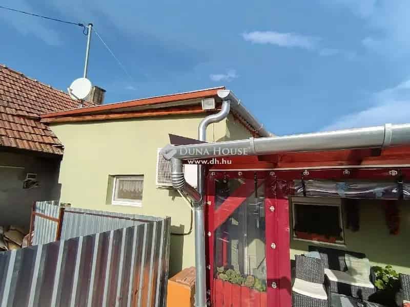 73 nm-es felújított családi ház eladó Pápán