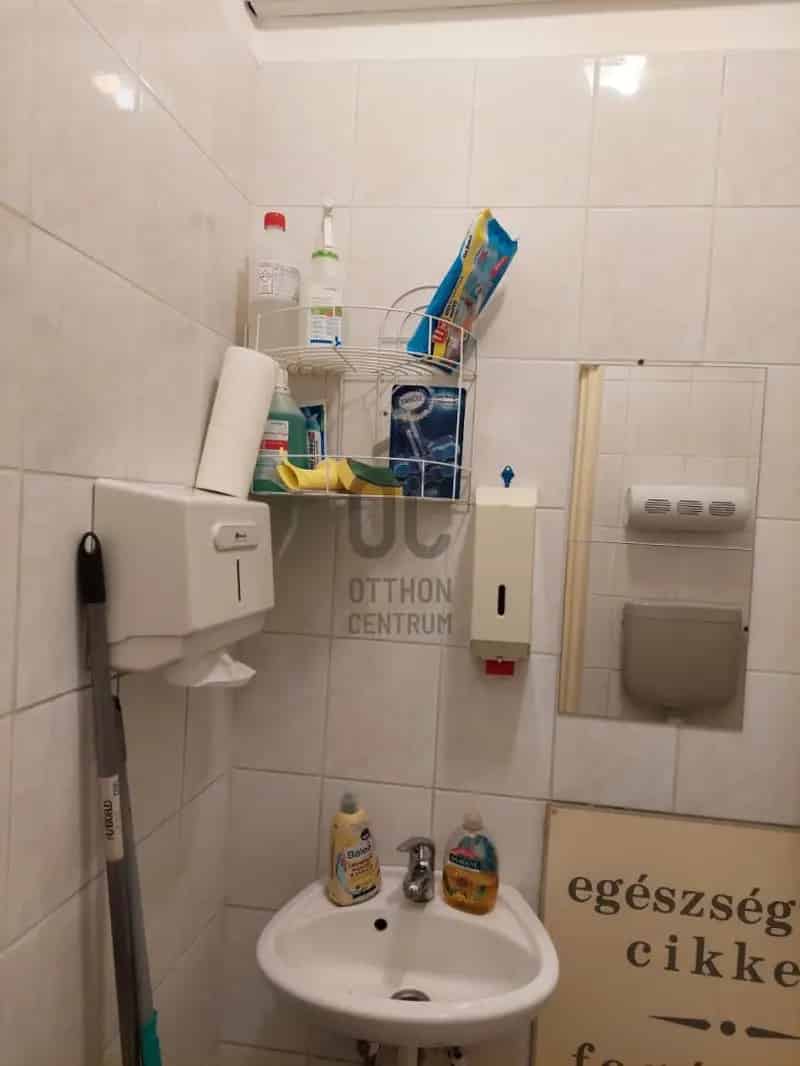 I kerulet Attila uti 42 m2-es utcafronti uzlethelyiseg elado