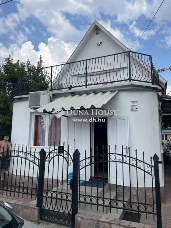 Gödön eladó családi ház - Duna-közelben