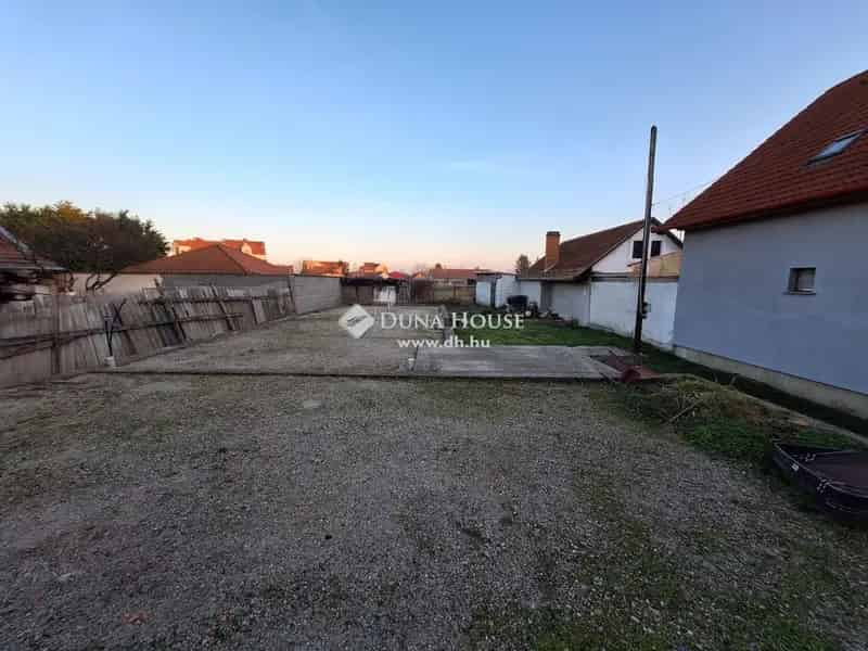Hatvan telek eladó 466 m2 50 beépíthetőség 190 m2 alap