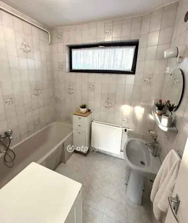 160 m2-es 4 szobás családi ház Miskolc Szirmán