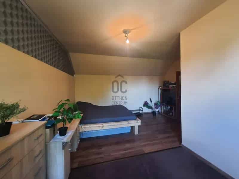 267m2-es családi ház Hatvan főutcáján - 4 szoba, 3 garázs