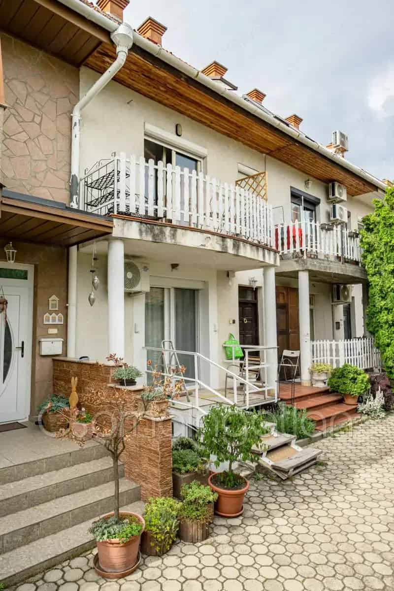Csorna belváros 94m2-es 2 szintes sorház eladó