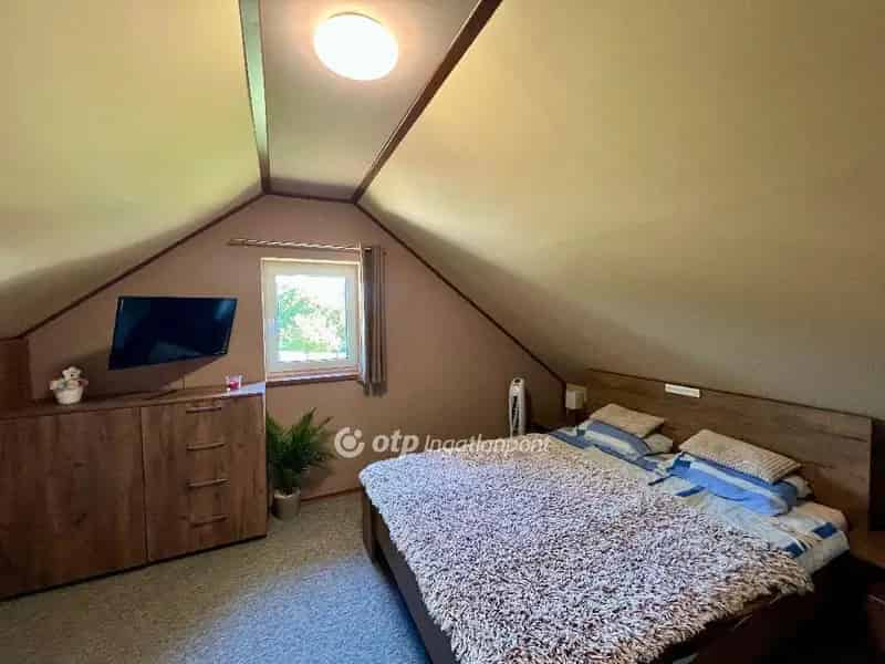 Ház Kiadó , Veszprémi járás, Dunántúl