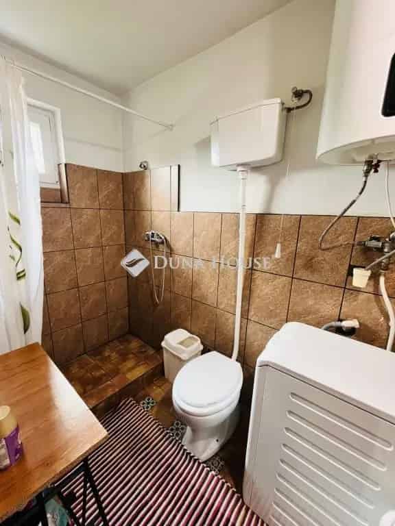 Balástyán M5-ös autópálya közelében 3 szintes ház eladó 3103 nm-es telekkel
