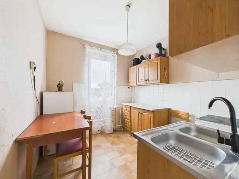 Komló Körtvélyes 48nm-es Lakás eladó