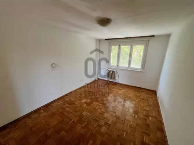 Székesfehérvár Belvárosi 61m2-es 1 2 félszobás Panel Lakás Eladó