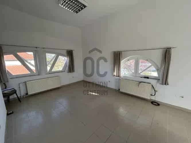 Ceglédi eladó kereskedelmi ingatlan UZ018224