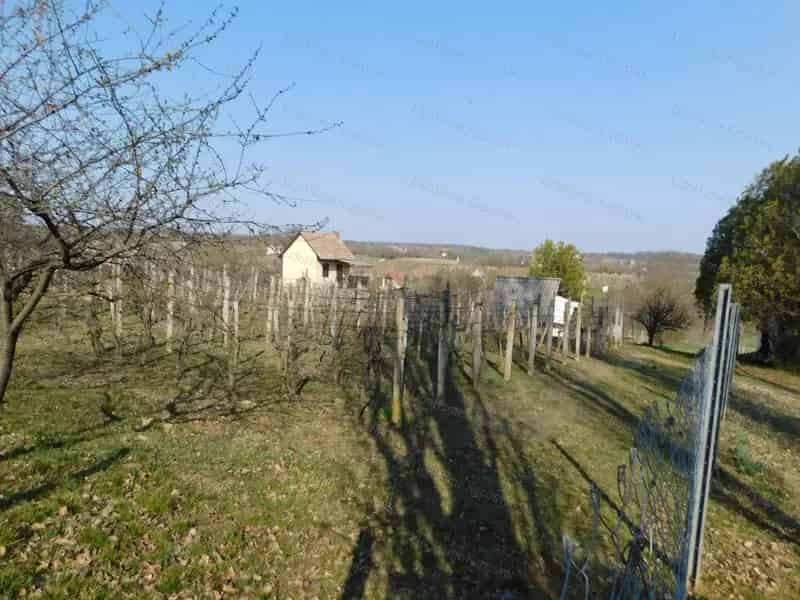 Igal zártkert eladó 4632 m2 12 m2 ház villany kút gyümölcsfák
