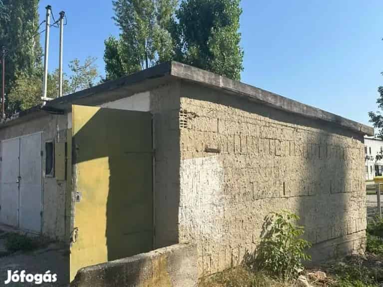 20 m2-es garázs eladó Várpalotán