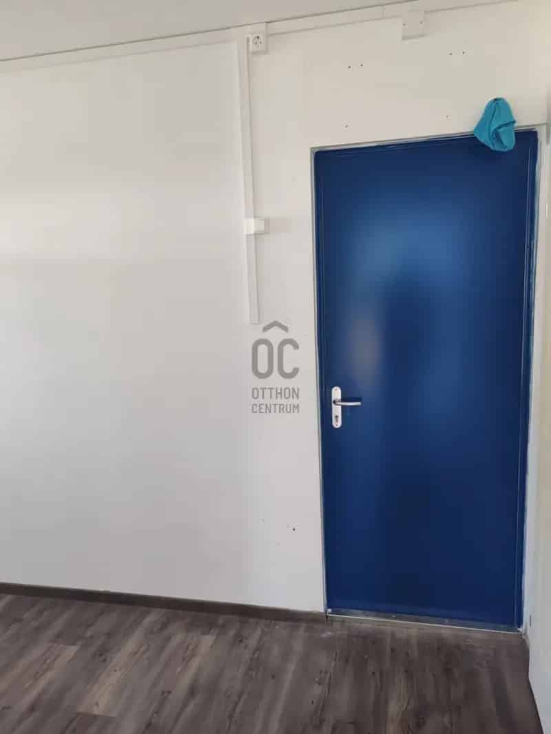 Építési telek és konténerház eladó csendes környéken