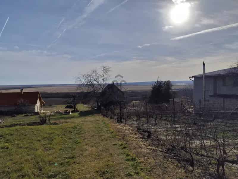 Csór Iszka 4085 m2-es telek eladó gazdasági épülettel