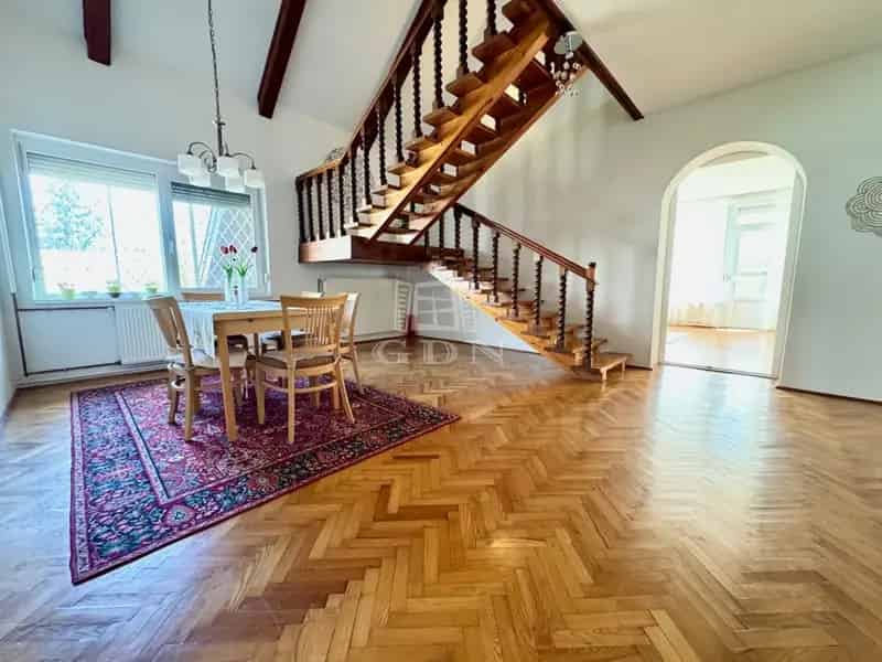 Balatonfüredi családi ház eladó - 190 m2, dupla komfortos, medence