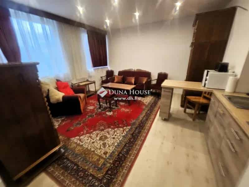 Veszprém 40m2 1 1 félszobás bútorozott tégla lakás kiadó