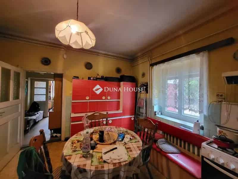 Felujitando 2 szobas csaldi haz Csákberényben