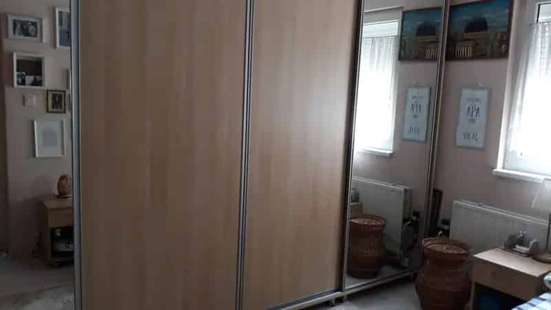 174nm-es családi ház Velence közelében önálló irodával
