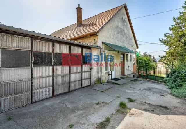 Váci családi ház eladó nagy telken részleges panorámával